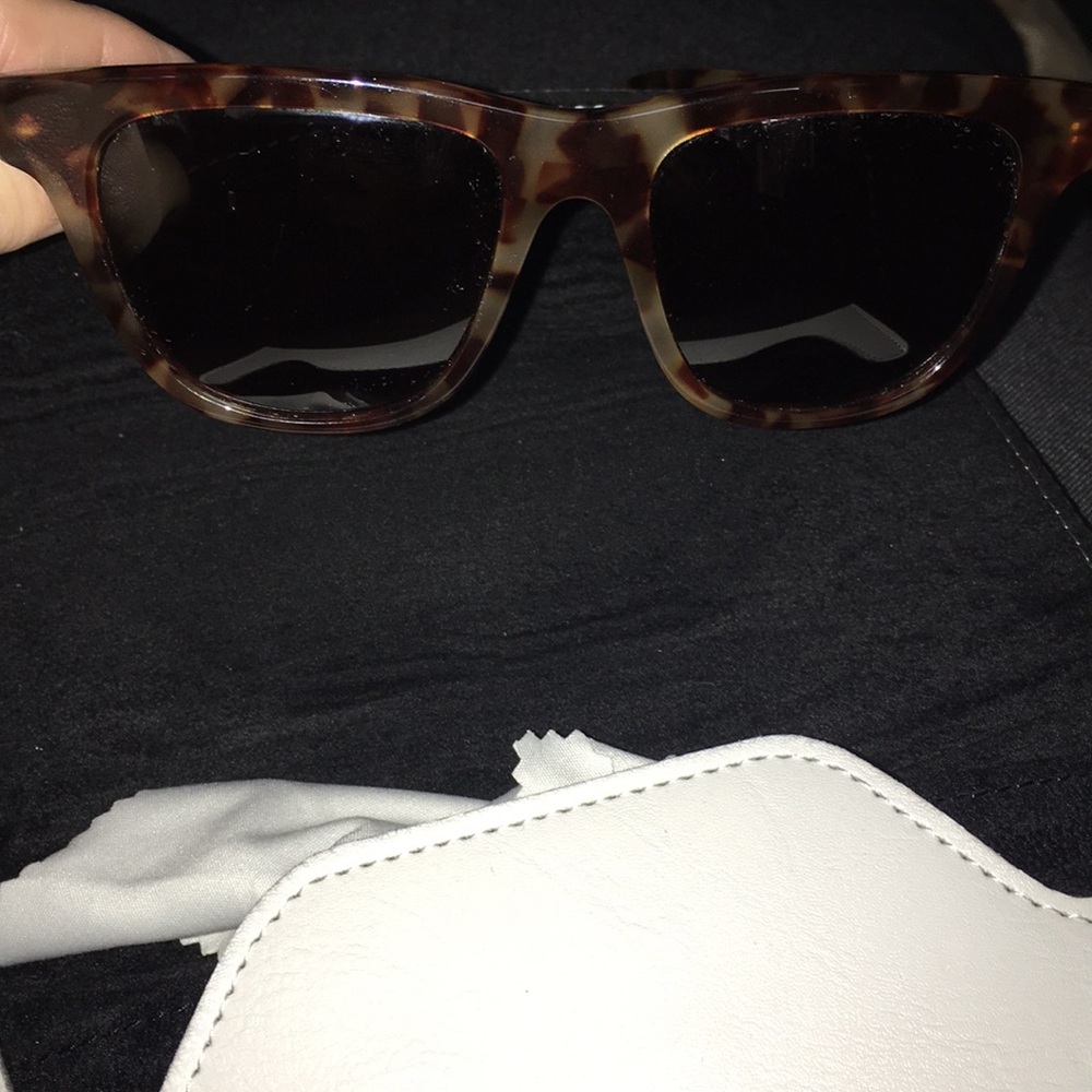Elizabeth & James polarized tortoise shell sunnies